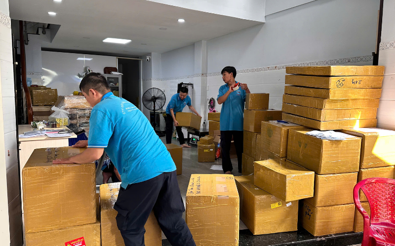 Gửi Quần Áo đi Anh 
